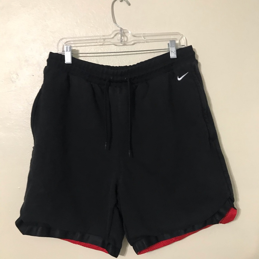 Nike short irreversible size L